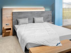 BeCo BeCo Ganzjahres-Bettdecke »Medibett Cotton Soft«, Mono-Steppdecke, perfekte Klimatisierung